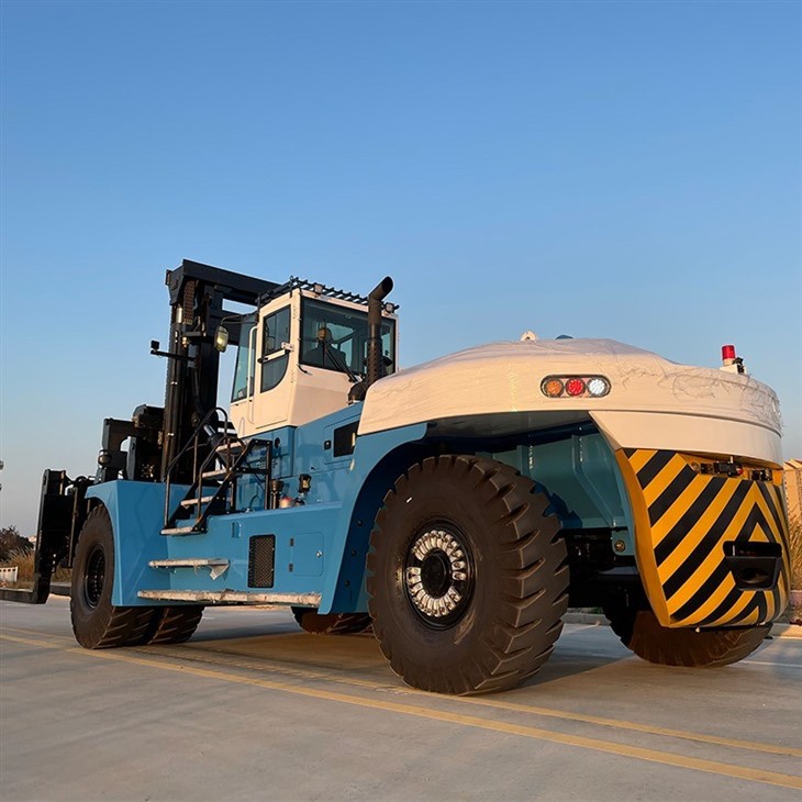 SOCMA 65ton Diesel ForkliftHeavy Duty Forklift For Steel Mills Cement Prefabrication Plants Wind Power Transport