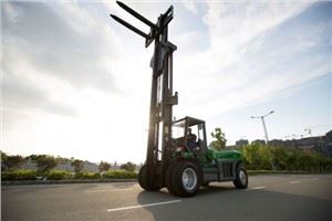 16 ton diesel tung gaffeltruck färg grön
